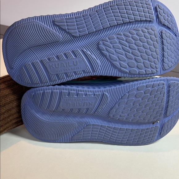 KuaiLu Blue Slide Sandlas. Size 8 - Picture 6 of 6